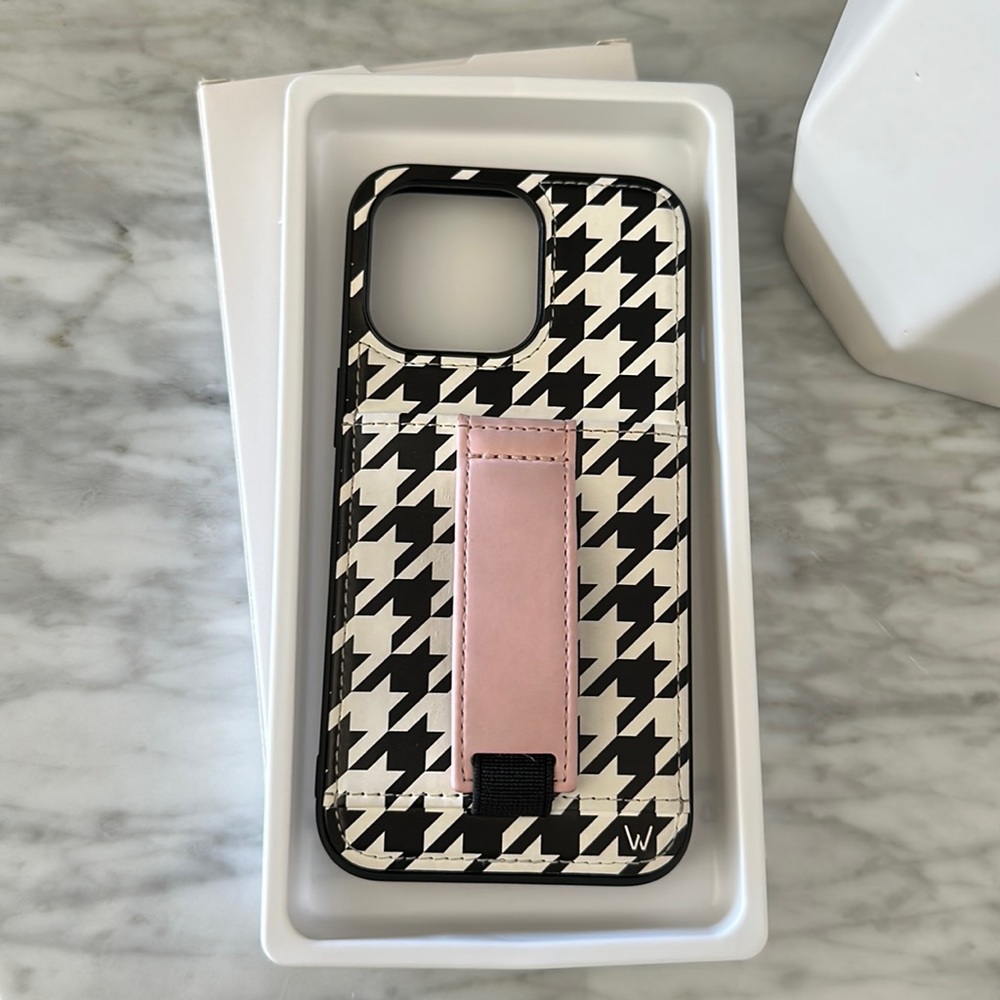 Walli iPhone 13 Pro houndstooth phone case